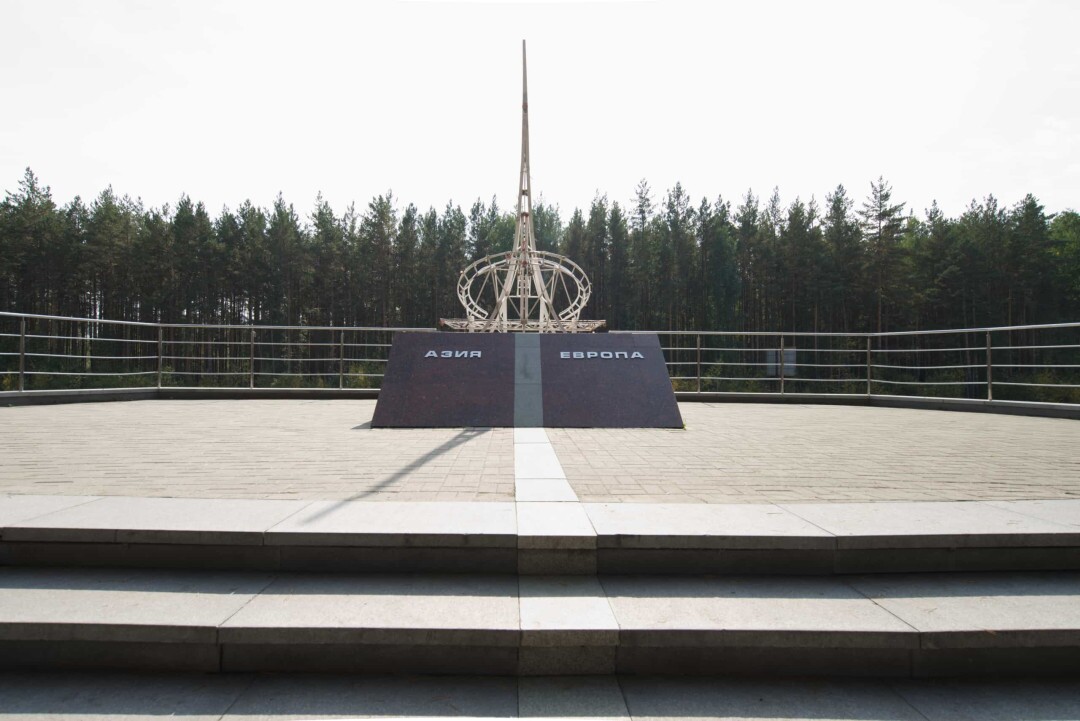 (تصویر) از «پلِ دوستی» ملل تا بلندترین آبشارها؛ منحصر به فردترین مرز‌ها بین کشور‌های جهان