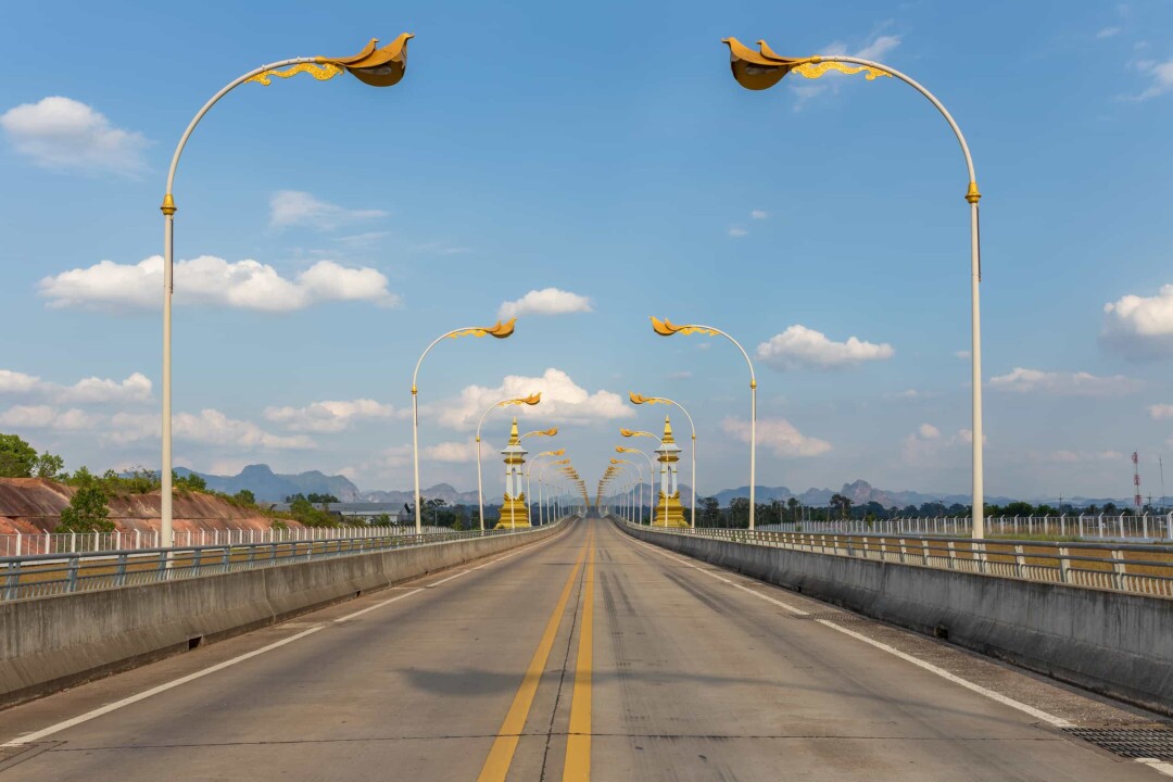(تصویر) از «پلِ دوستی» ملل تا بلندترین آبشارها؛ منحصر به فردترین مرز‌ها بین کشور‌های جهان