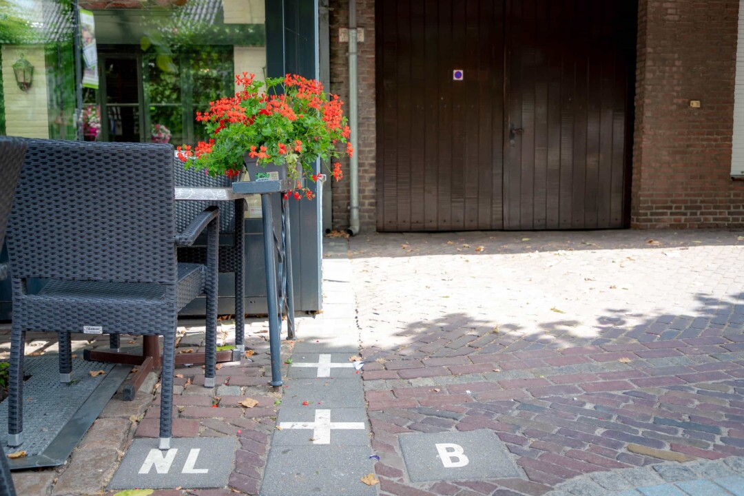 (تصویر) از «پلِ دوستی» ملل تا بلندترین آبشارها؛ منحصر به فردترین مرز‌ها بین کشور‌های جهان