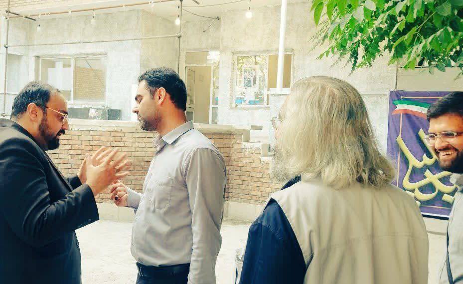 افشای عکس نفر دوم سازمان صدا و سیما در ستاد انتخاباتی جلیلی