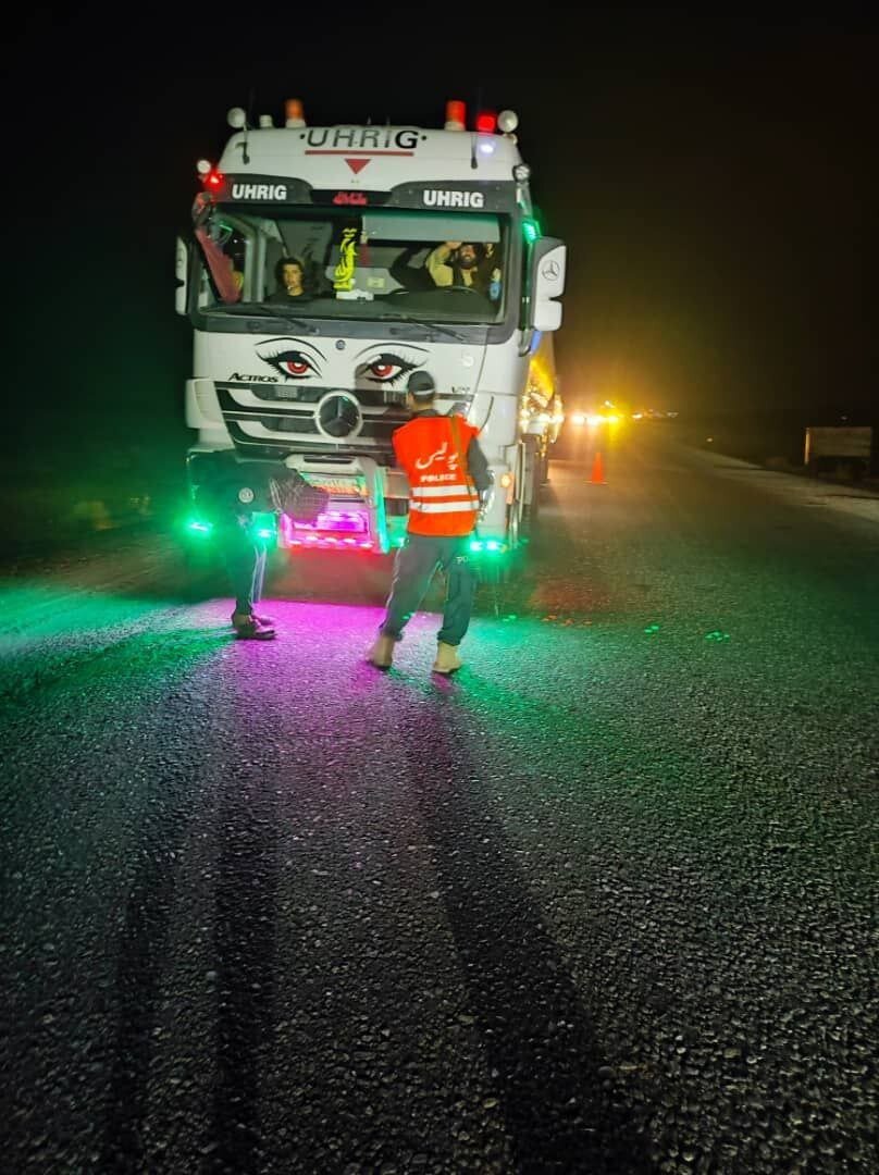 (تصاویر) ایست بازرسی طالبان برای ماشین‌های سنگین