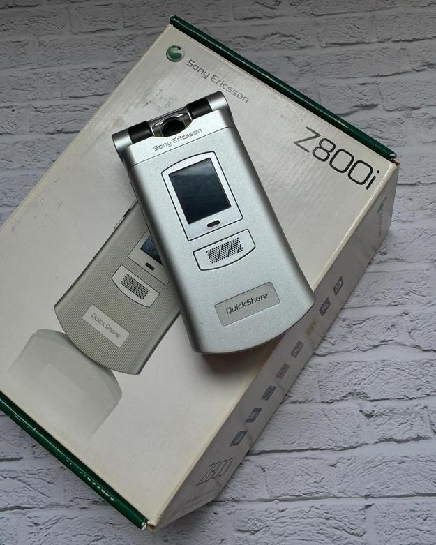 (تصاویر) سونی اریکسون Z۸۰۰i: نمایه‌ای از تفاوت ها!