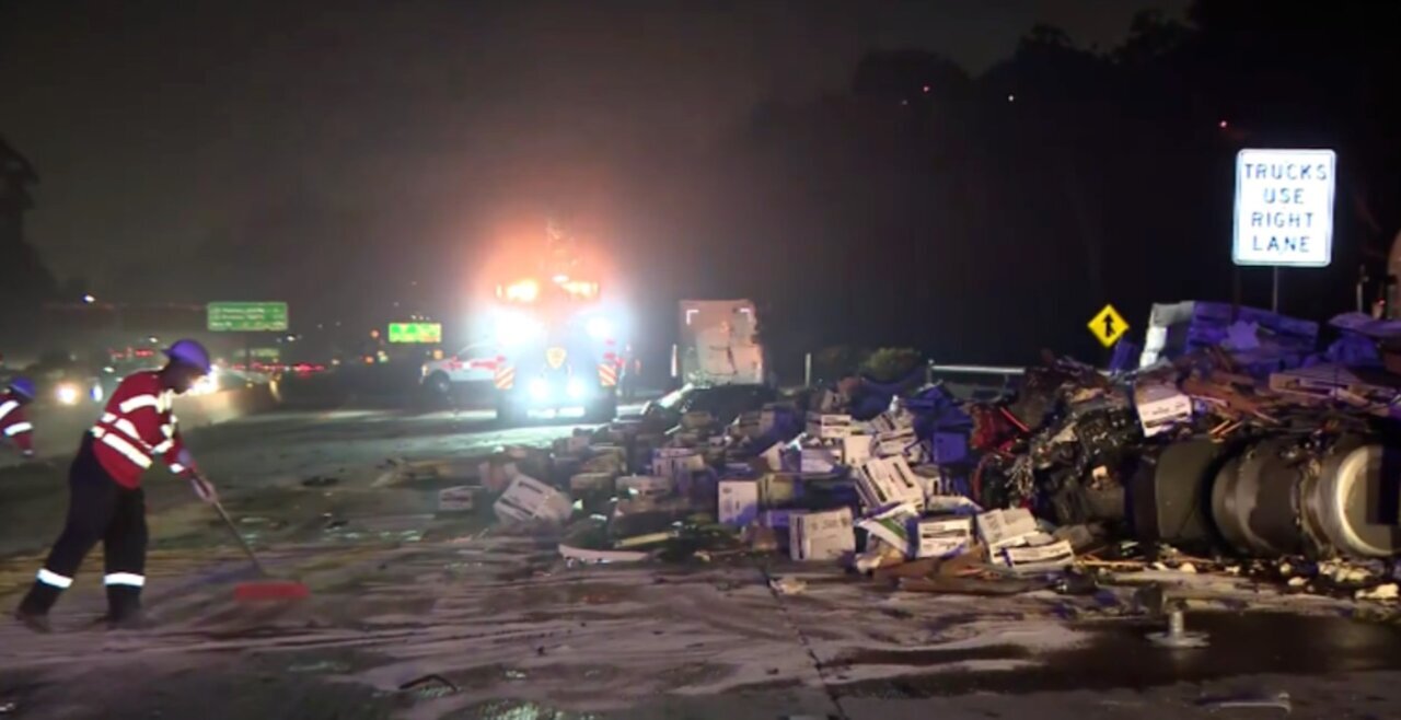 (تصاویر) جاده‌ای که پر از سیب‌زمینی سرخ‌کرده شد