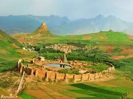 خاکی که سر بر آسمان می‌ساید