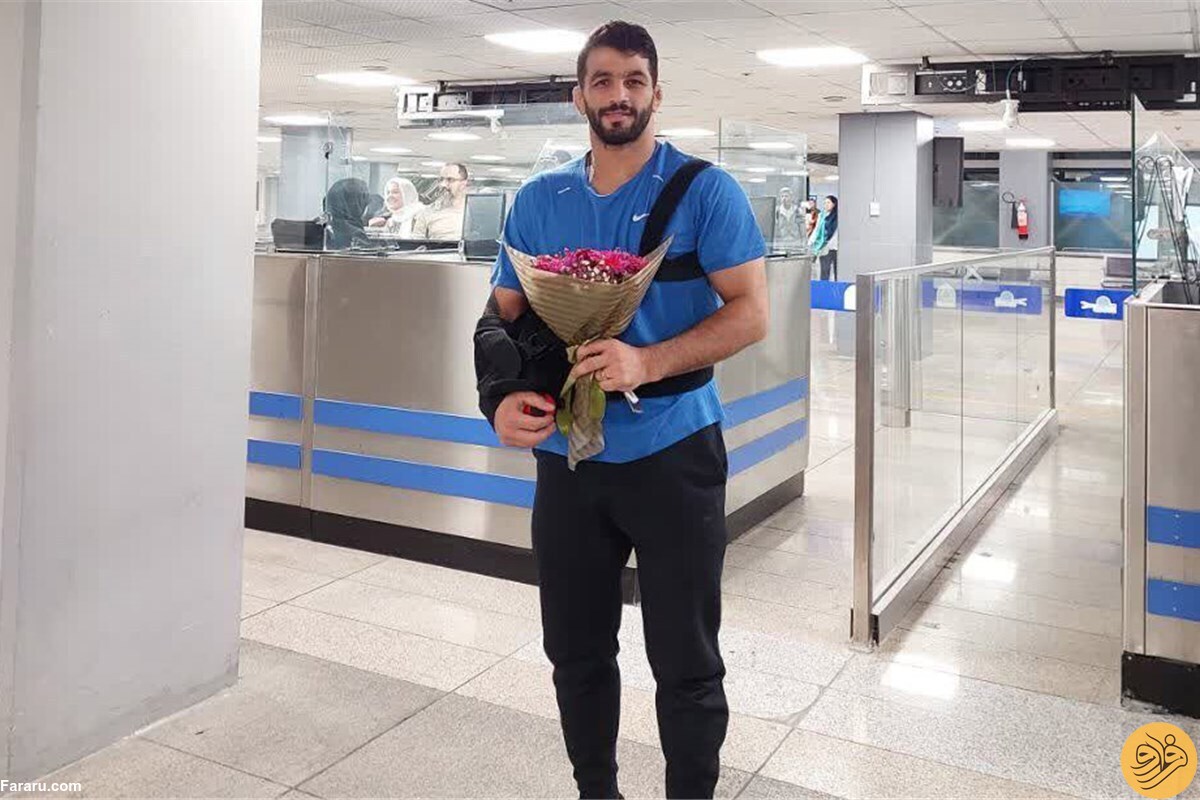 (عکس) حسن یزدانی با دسته گل به ایران برگشت