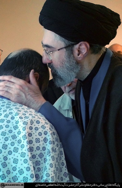 (تصاویر) عیادت فرزندان رهبر انقلاب از مجروحان لبنانی و رزمندگان حزبالله (تصاویر) عیادت فرزندان رهبر انقلاب از مجروحان لبنانی و رزمندگان حزبالله