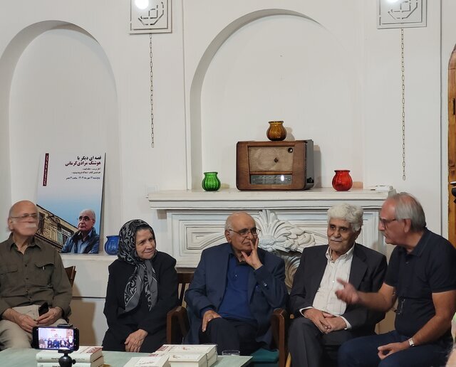 قفل خانه «هوشنگ مرادی کرمانی» شکسته شد!////