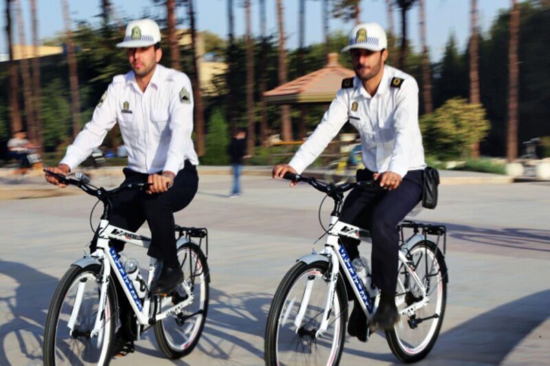 پلیس‌ها دوچرخه‌سوار می‌شوند