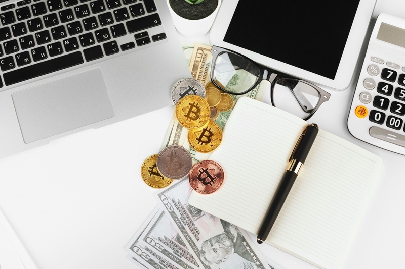 جدال طلای داغ با بیت‌کوین آتشین