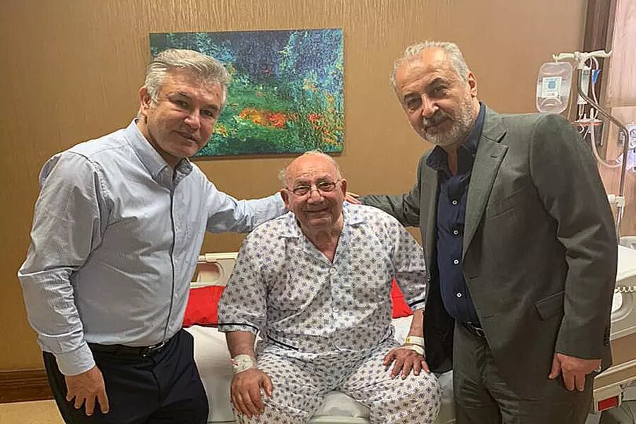 (عکس) عیادت پرسپولیسی‌ها از سرمربی سابق تیم ملی در بیمارستان