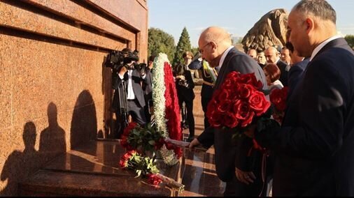 (تصویر) عکسی از قالیباف درحال ادای احترام به یک مقام خارجی