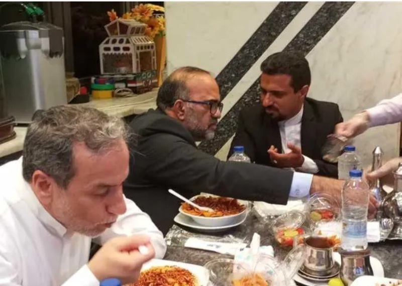 استقبال کاربران مصری از حضور عراقچی در رستوران و سفارش غذای معروف مصری