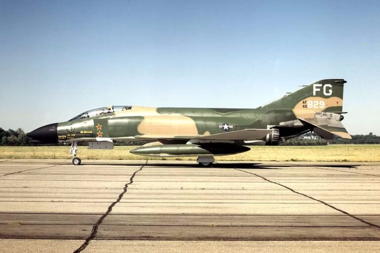 ۵ نسخه اصلی جت جنگنده F-۴ Phantom II که بیشترین تعداد از آن‌ها ساخته شد