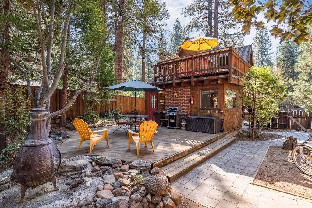 این ۱۰ خانه کوچک رویایی در سراسر دنیا از دل قصه‌ها آمده‌اند / ترجمه