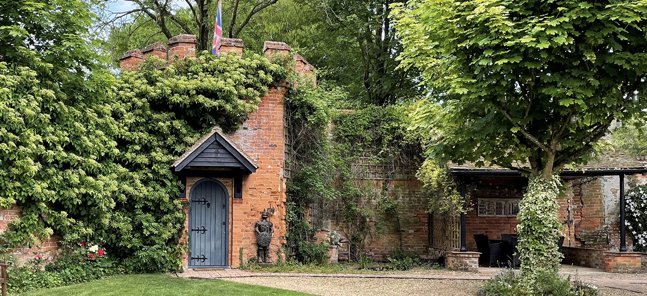 این ۱۰ خانه کوچک رویایی در سراسر دنیا از دل قصه‌ها آمده‌اند / ترجمه