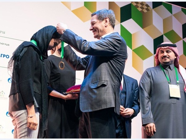 زندگی خصوصی، عکس‌های خصوصی، حواشی و بیوگرافی سارا خادم الشریعه (تصاویر)