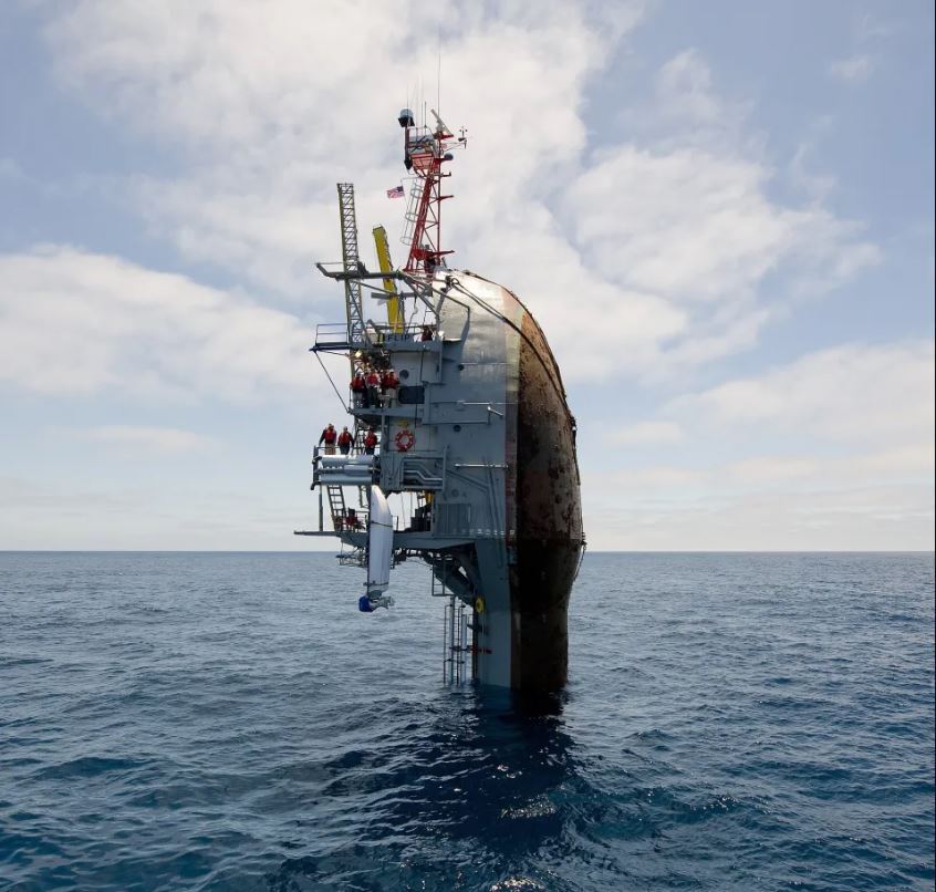 این کشتی می‌تواند بصورت عمودی در آب شیرجه رود (تصاویر)