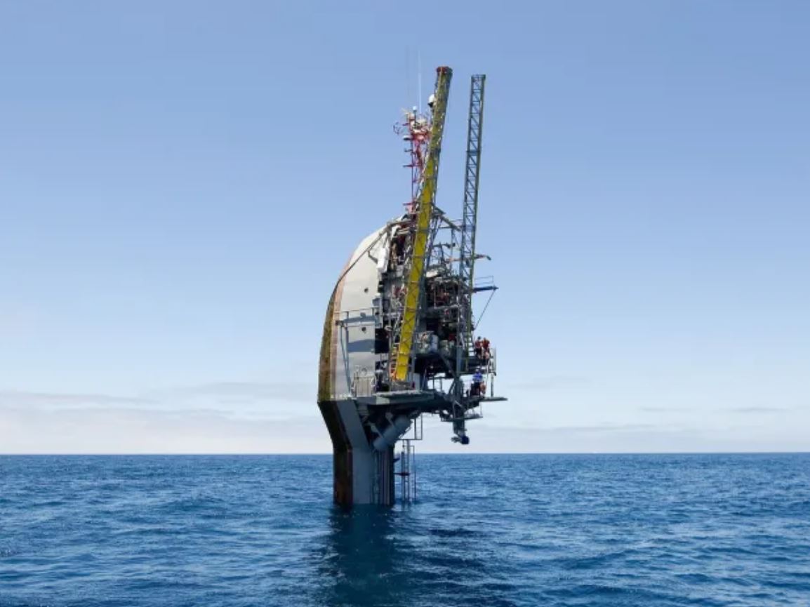 این کشتی می‌تواند بصورت عمودی در آب شیرجه رود (تصاویر)