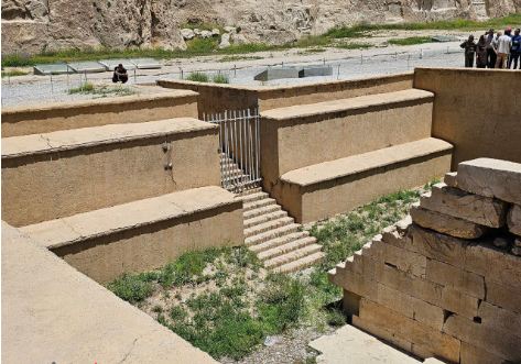 کعبه زرتشت از هم می‌پاشد (ویدئو)