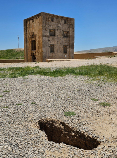 کعبه زرتشت از هم می‌پاشد (ویدئو)