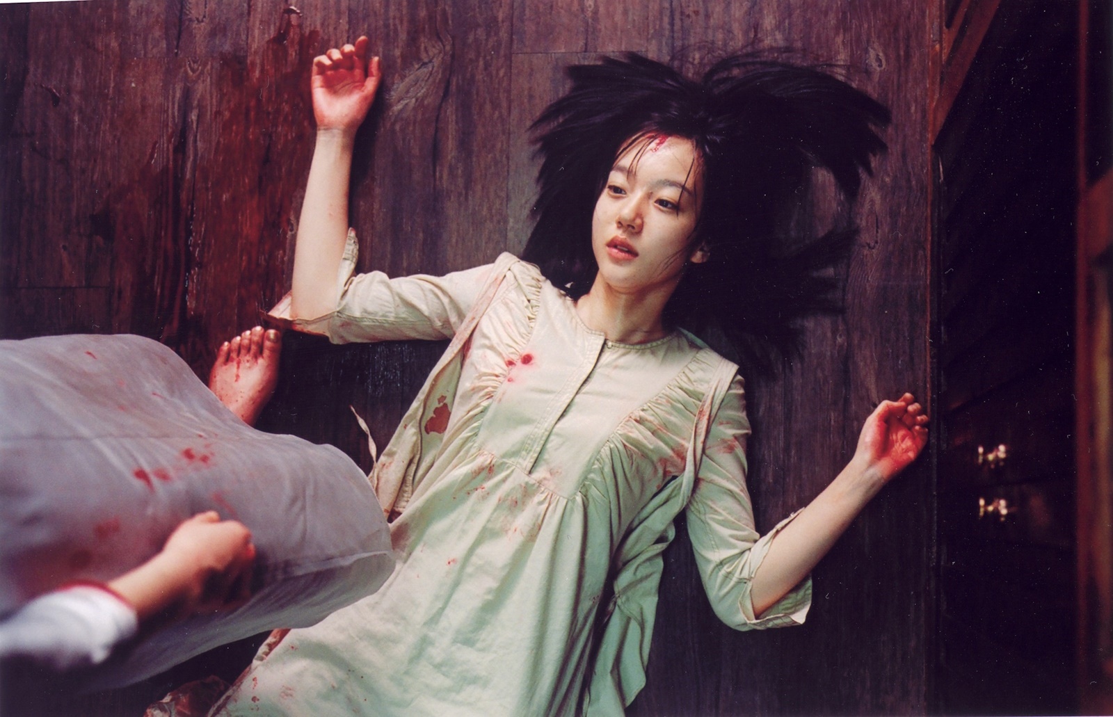 ۱۰ مورد از ترسناک‌ترین فیلم‌های کره‌ای؛ از The Housemaid تا Haunted Asylum/// در حال تکمیل