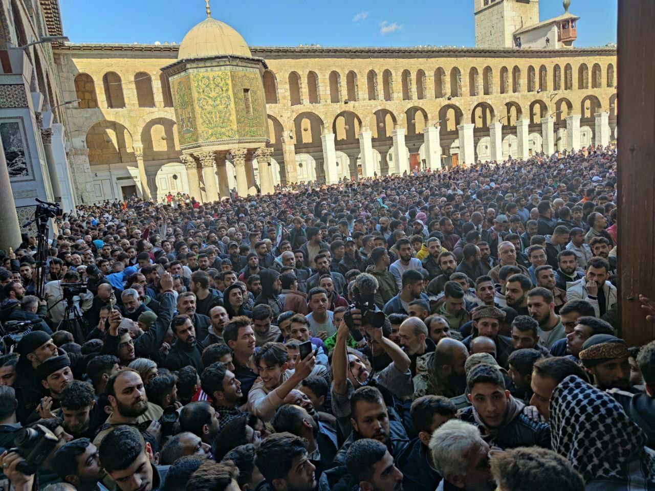 برپایی اولین نماز جمعه در مسجد اموی دمشق پس از سقوط حکومت بشار اسد