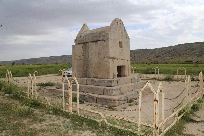(تصویر) گور دختر؛ آرامگاهی شبیه به آرامگاه کوروش کبیر در بوشهر