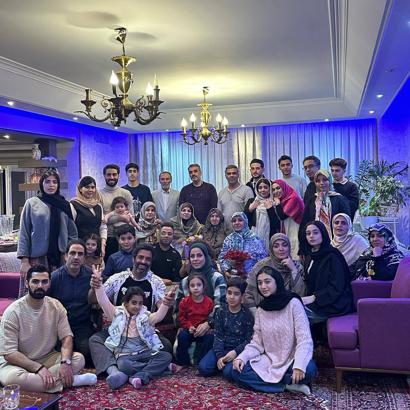 عکسی از خانواده پرجمعیت منوچهر هادی