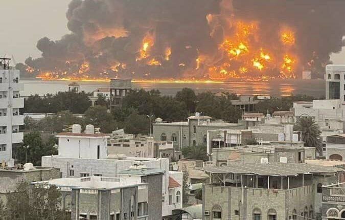 حمله اسرائیل به فرودگاه صنعا؛ پایتخت یمن حین سخنرانی رهبر انصارالله هدف حمله قرار گرفت حمله اسرائیل به فرودگاه صنعا؛ پایتخت یمن حین سخنرانی رهبر انصارالله هدف حمله قرار گرفت