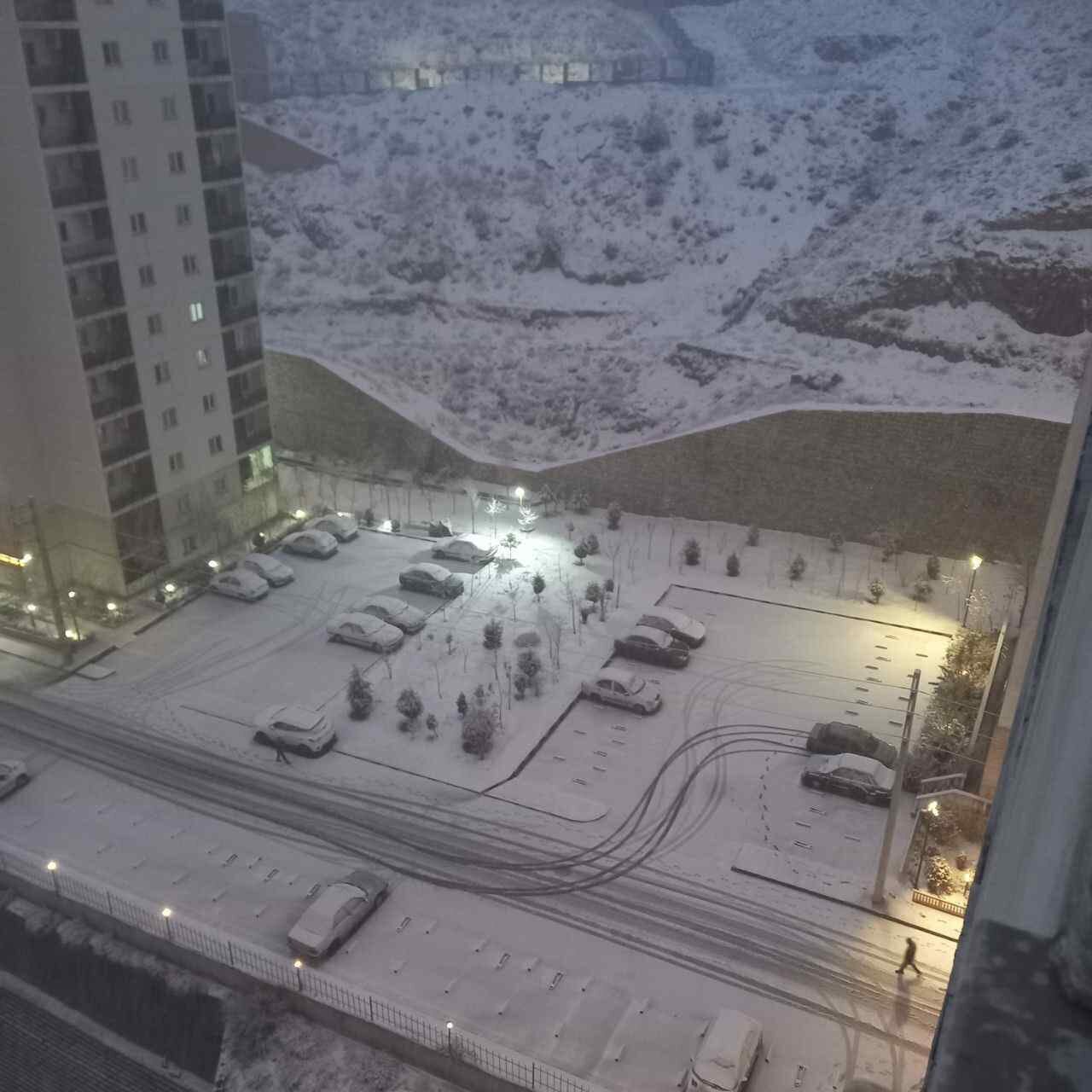 (تصاویر) بارش برف در پردیس تهران