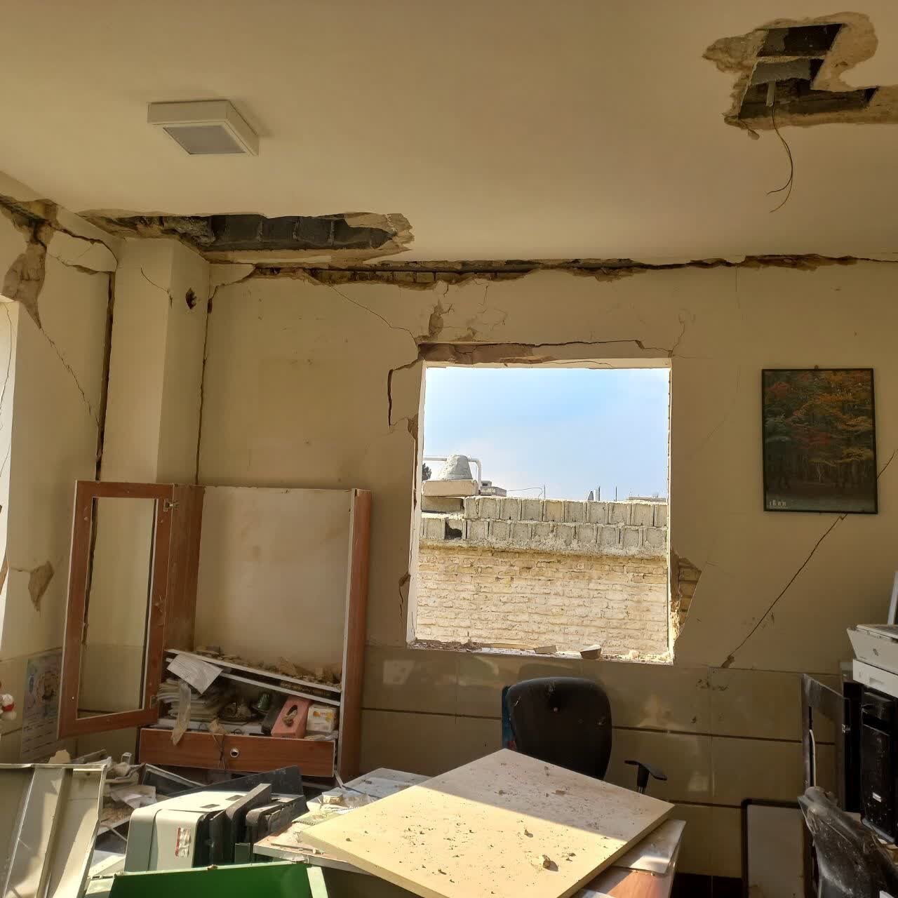 (تصویر) نشت گاز باعث انفجار و بروز خسارات به یک مدرسه در اصفهان شد