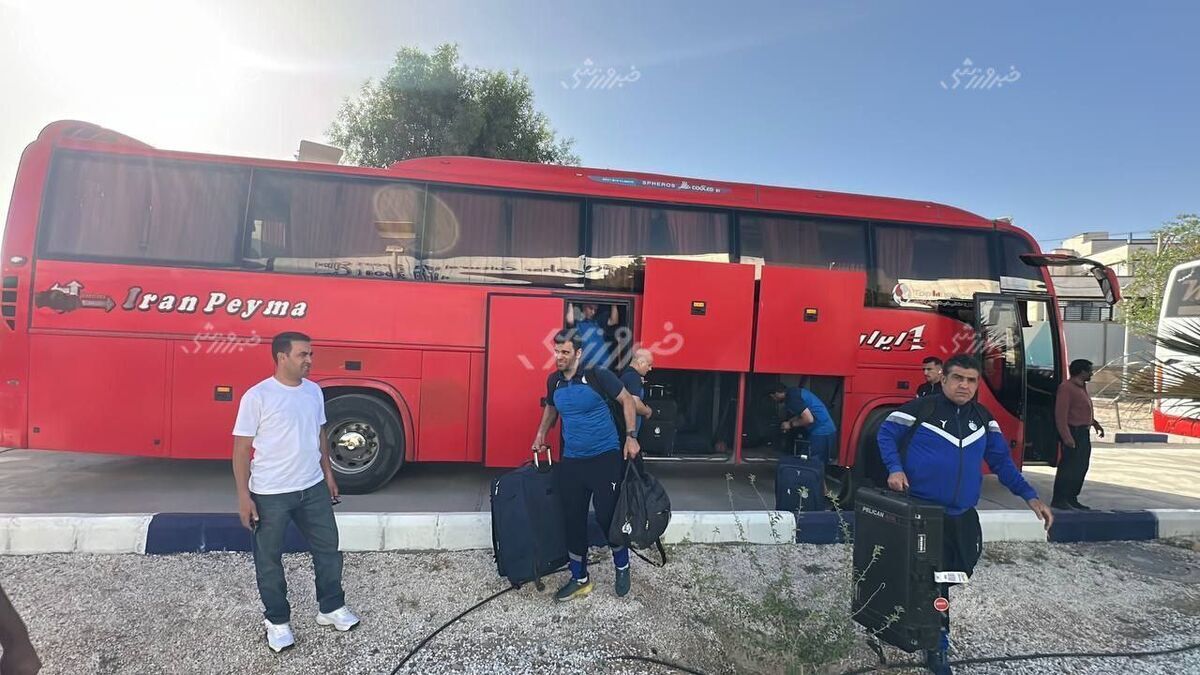 تصاویر؛ اتوبوس استقلالی‌ها در سیرجان سوژه شد