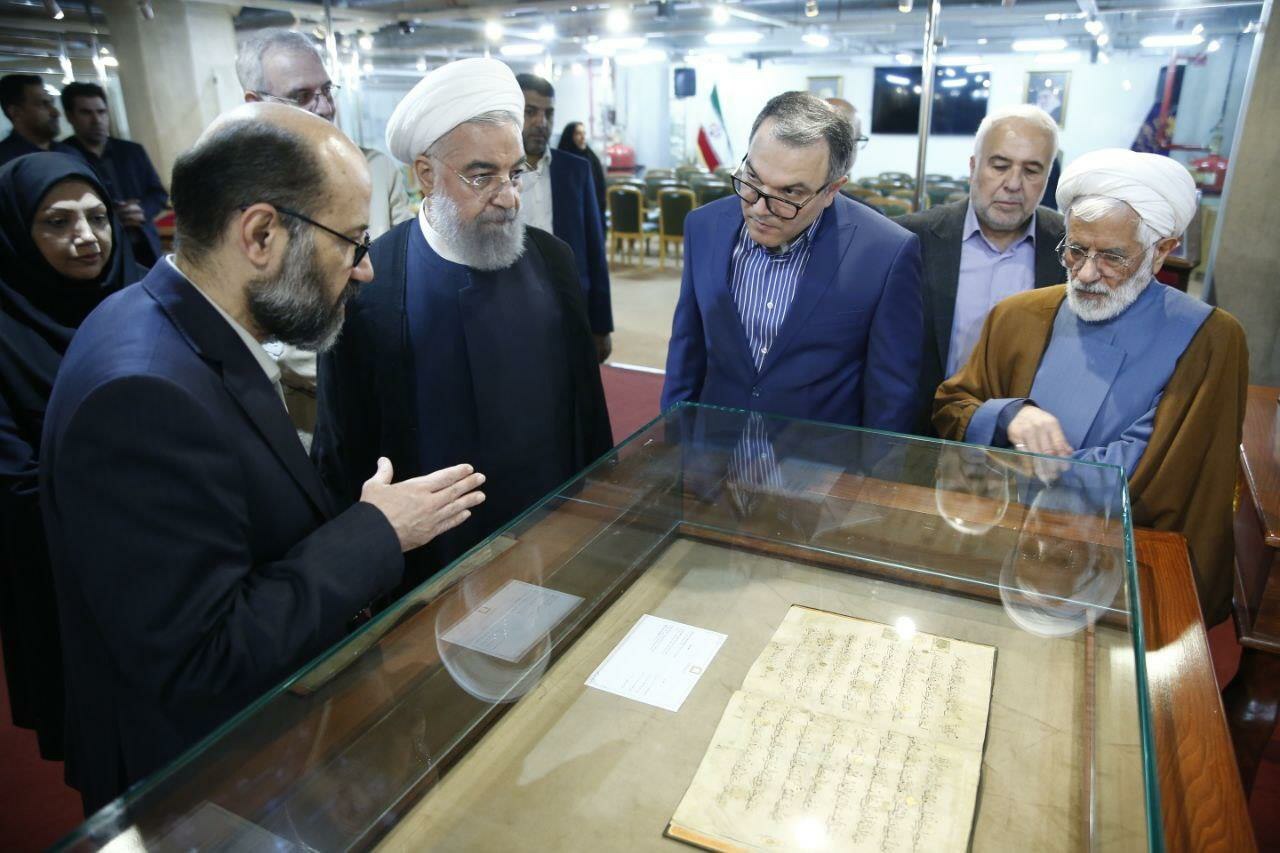 تصویر؛ روحانی به سازمان اسناد و کتابخانه ملی ایران رفت