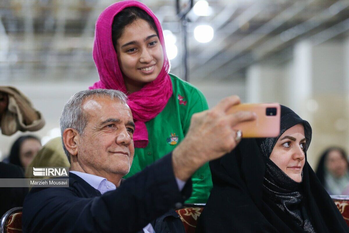 (تصاویر) همایش انتخاباتی زنان حامی «مسعود پزشکیان»